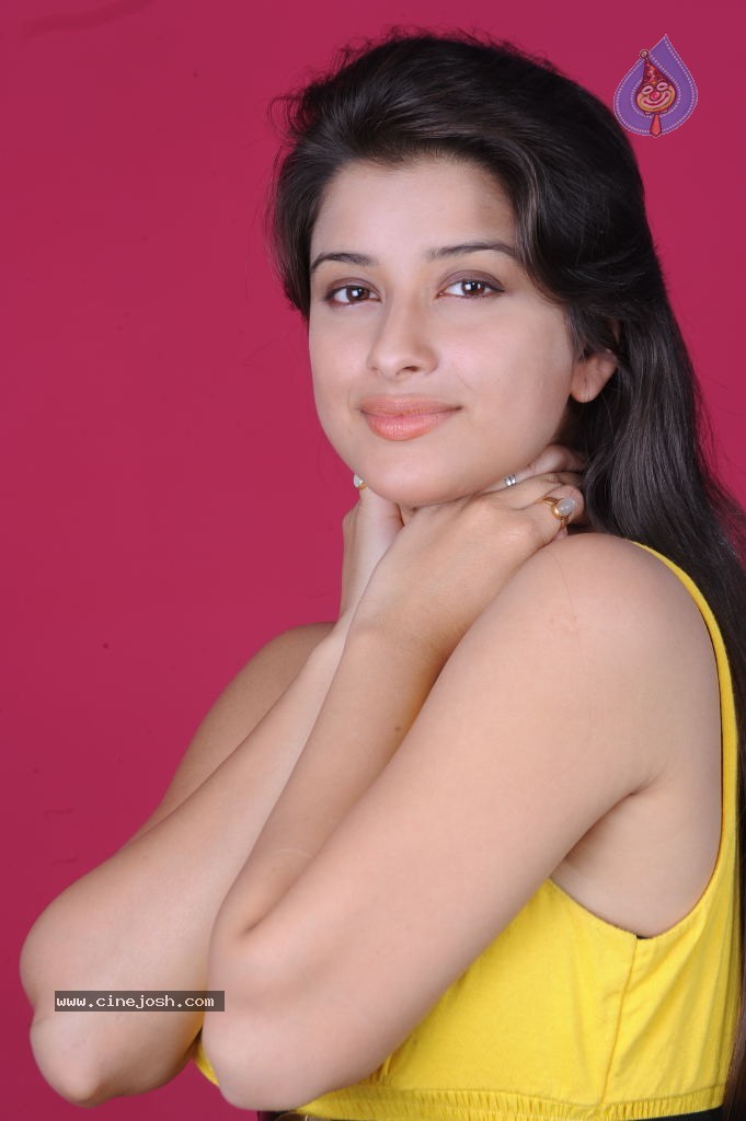 Madhurima Photos - 10 / 102 photos