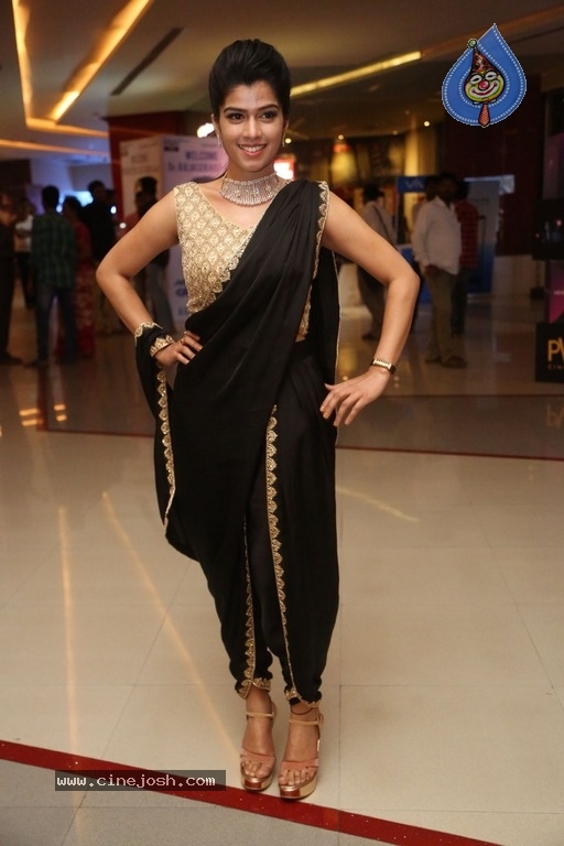 Mahima Actress Photos - 18 / 21 photos
