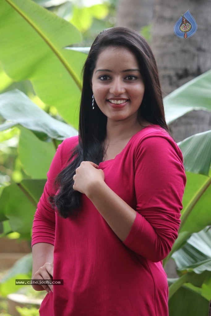 Malavika Menon Stills - 9 / 33 photos