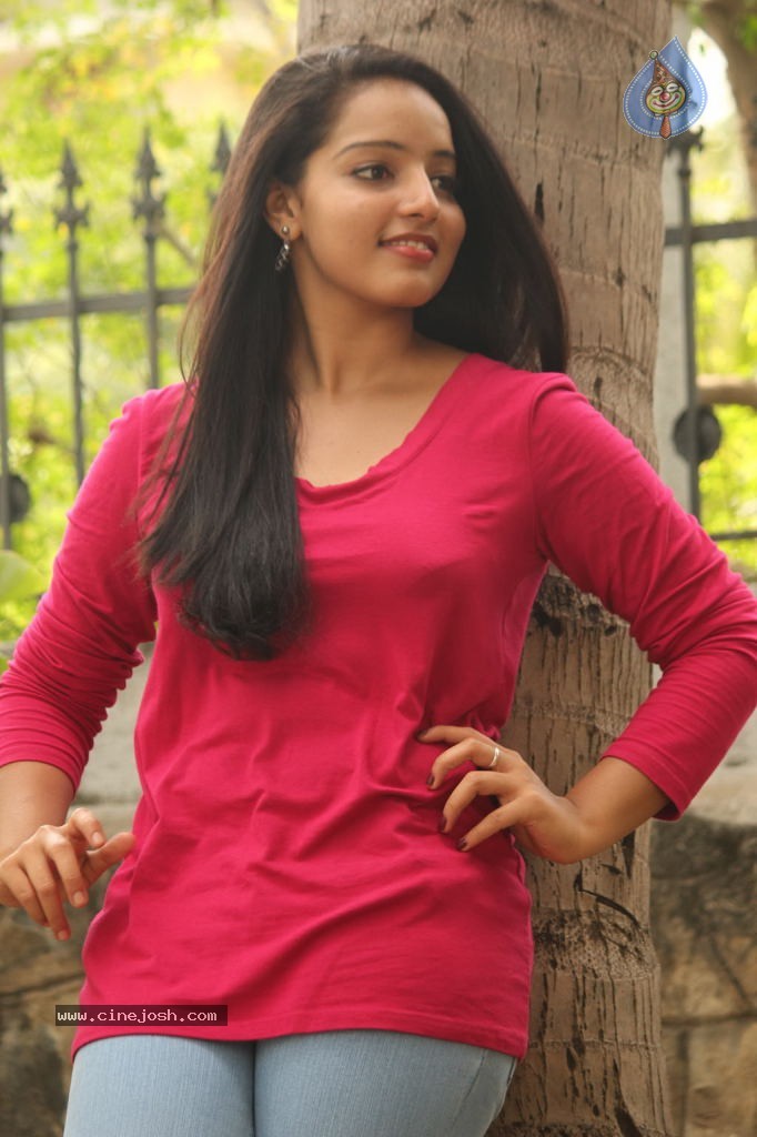 Malavika Menon Stills - 18 / 33 photos