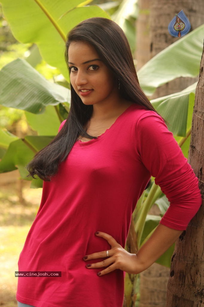 Malavika Menon Stills - 20 / 33 photos