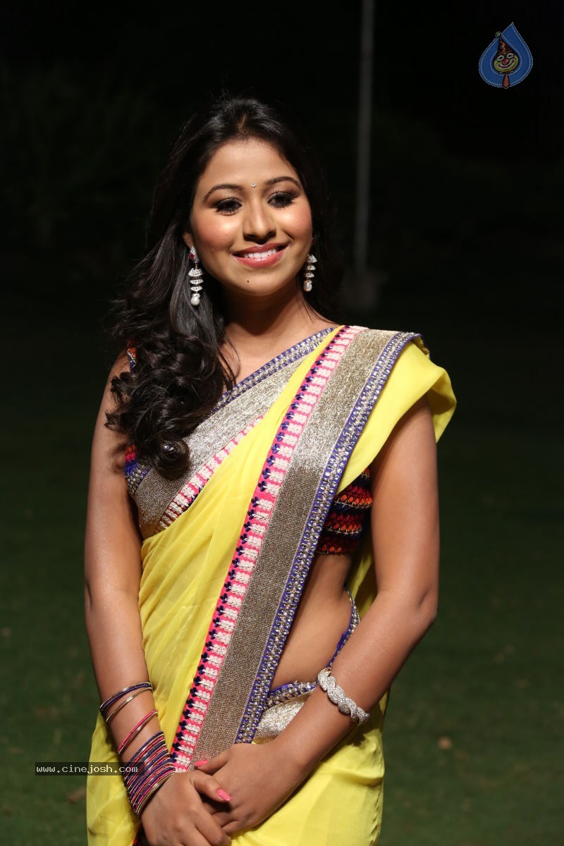 Manalee Stills - 10 / 48 photos