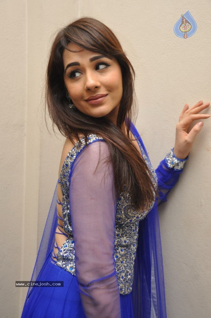 Mandy Takhar Hot Photos - 2 / 126 photos