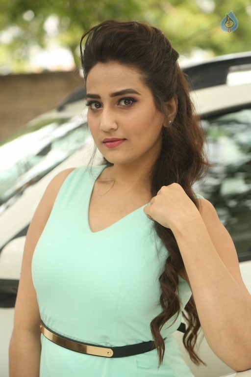 Manjusha Latest Gallery - 13 / 42 photos