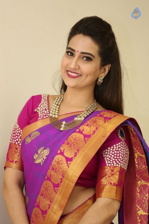 Manjusha Stills - 26 / 42 photos