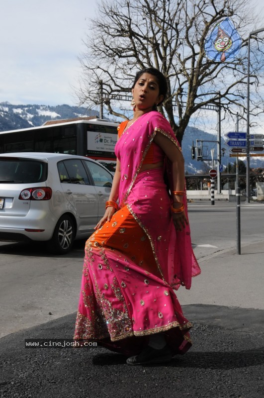Meera Jasmine Stills - Alladista Movie - 1 / 10 photos