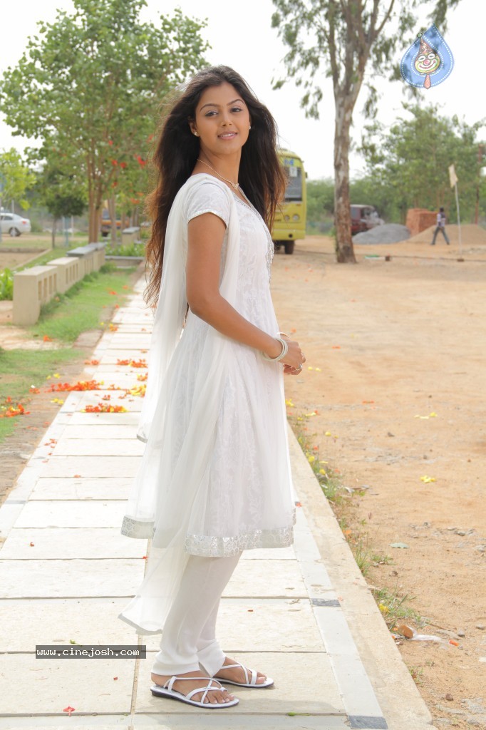 Monal Gajjar New Gallery - 17 / 50 photos