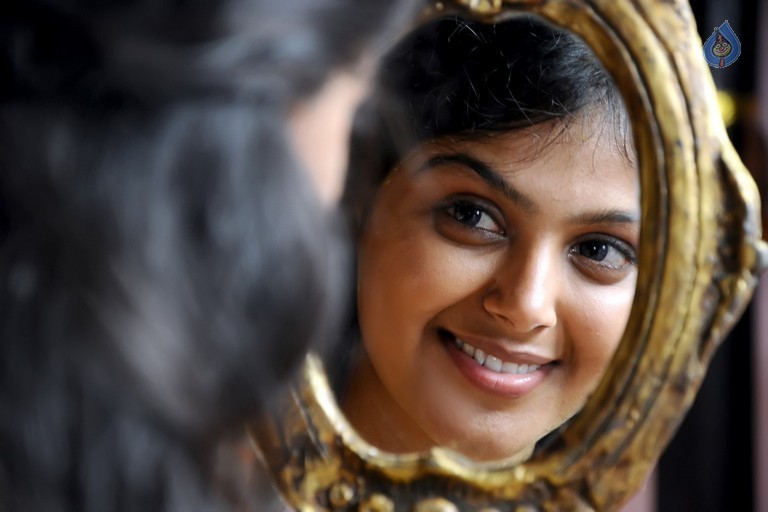 Monal Gajjar New Pics - 8 / 20 photos