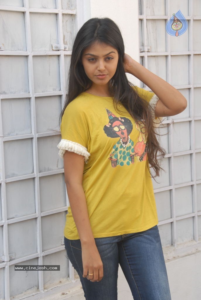 Monal Gajjar Stills - 39 / 45 photos