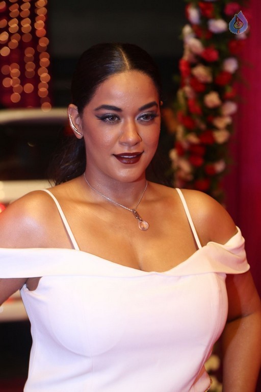 Mumaith Khan at Zee Telugu Apsara Awards - 1 / 21 photos