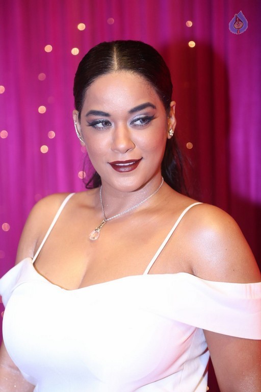 Mumaith Khan at Zee Telugu Apsara Awards - 4 / 21 photos