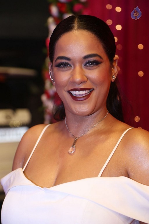 Mumaith Khan at Zee Telugu Apsara Awards - 13 / 21 photos