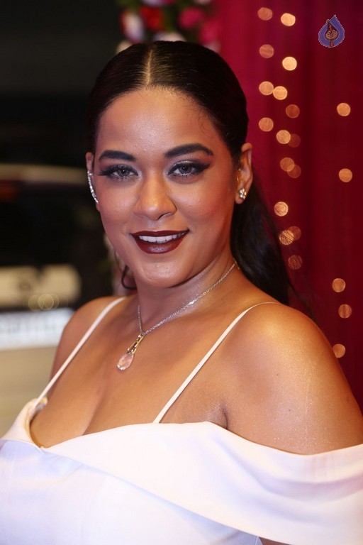 Mumaith Khan at Zee Telugu Apsara Awards - 16 / 21 photos