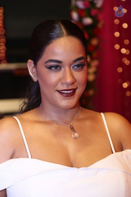 Mumaith Khan at Zee Telugu Apsara Awards - 19 / 21 photos