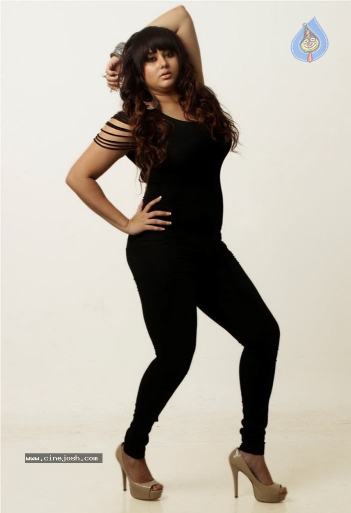 Namitha Hot Photoshoot - 12 / 26 photos