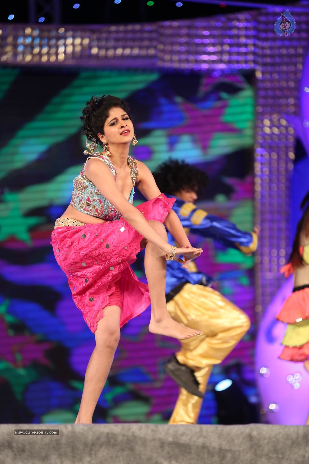 Naveena Dance Performance at Gama Awards 2014 - 13 / 18 photos