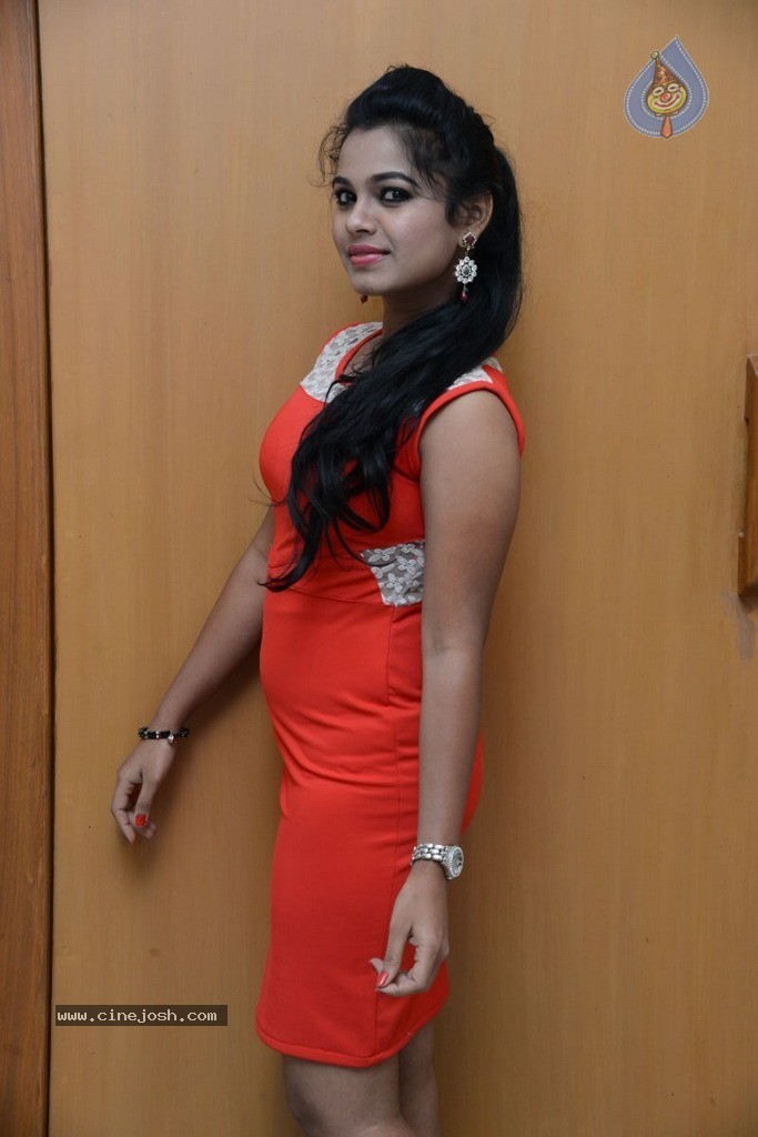 Naveena Jackson New Photos - 16 / 88 photos