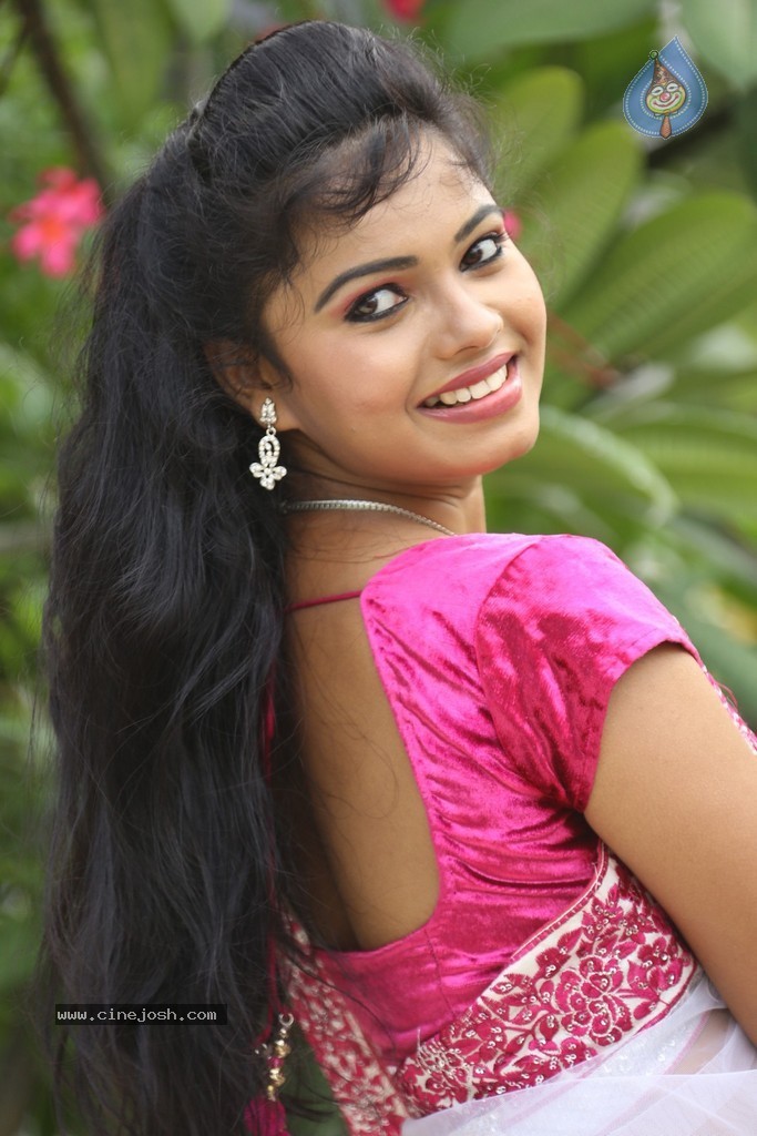 Naveena Jackson New Stills - 9 / 73 photos