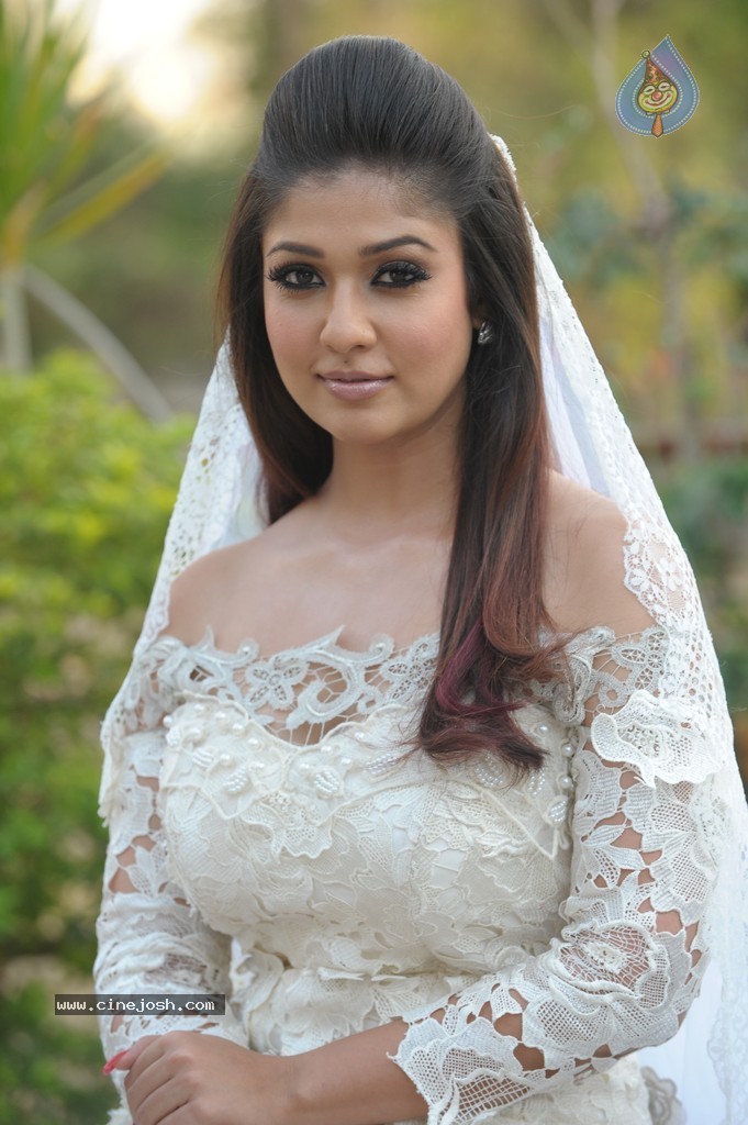 Nayanthara New Stills - 15 / 18 photos