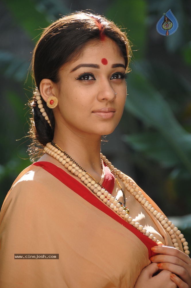 Nayanthara Stills in Sri Rama Rajyam Movie - 10 / 11 photos
