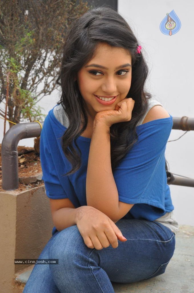 Neethi Taylor New Stills - 18 / 63 photos