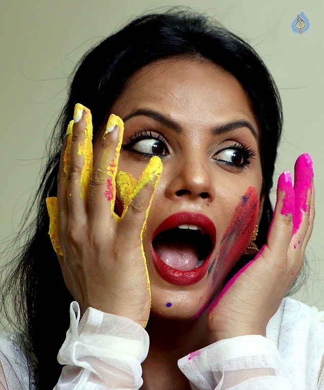 Neetu Chandra Dry Holi Photoshoot - 15 / 24 photos