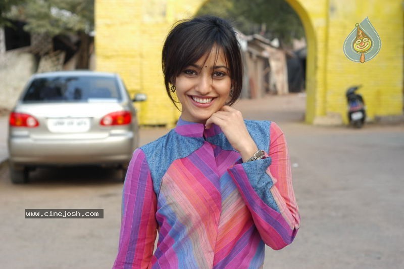 Neha Sharma New Photo Gallery - 37 / 44 photos