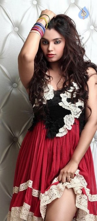 New Actress Namrata Photos - 16 / 24 photos