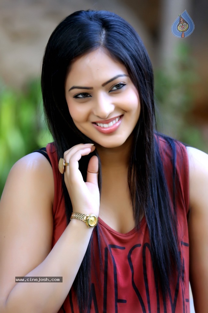 Nikesha Patel Latest Gallery - 20 / 125 photos