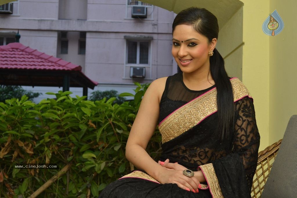 Nikesha Patel New Photos - 11 / 12 photos