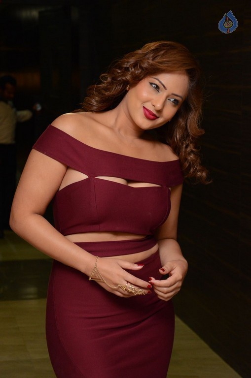 Nikesha Patel New Photos - 10 / 35 photos