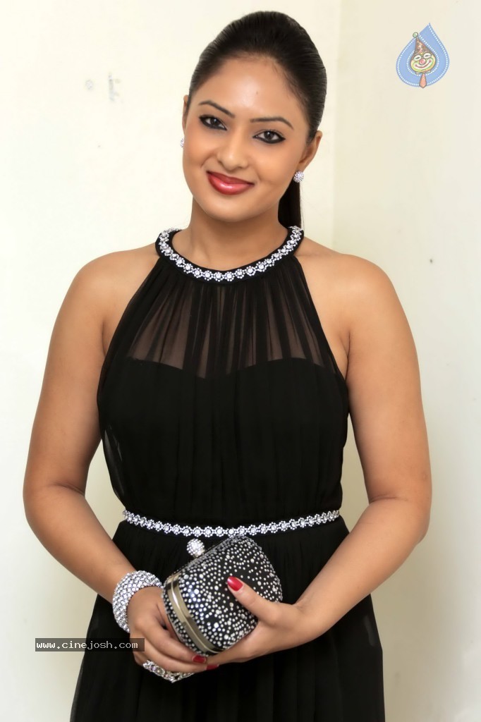 Nikesha Patel New Photos - 3 / 32 photos