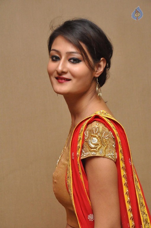 Nilofer New Gallery - 9 / 33 photos