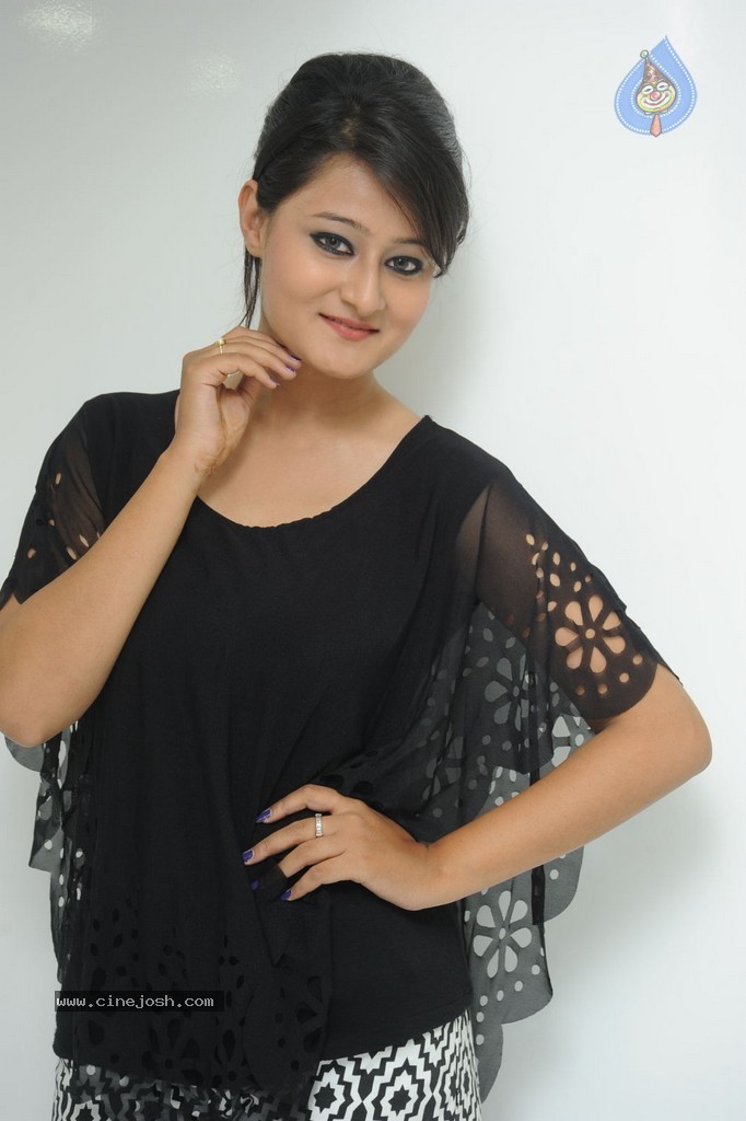 Nilofer New Photos - 17 / 51 photos