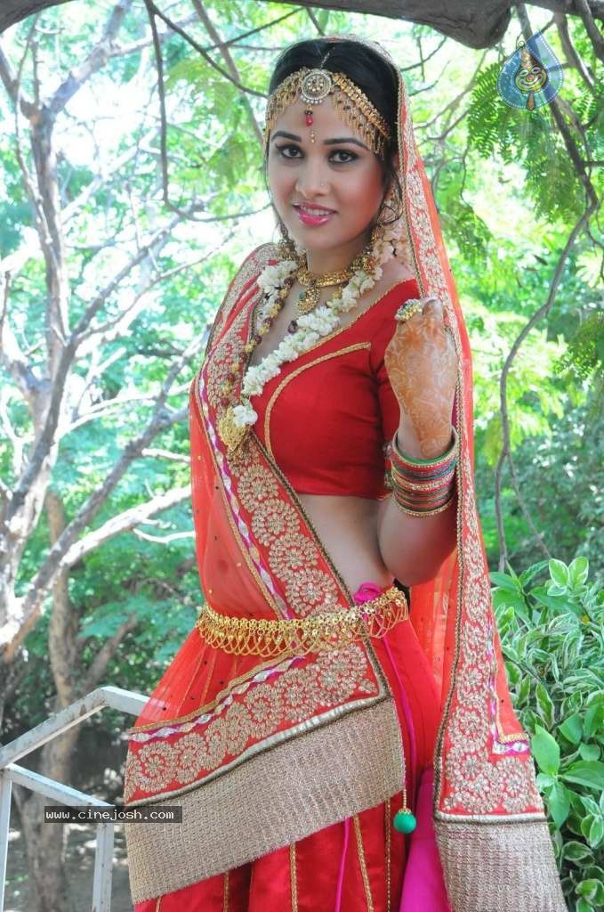 Nisha Kothari Latest Stills - 8 / 108 photos