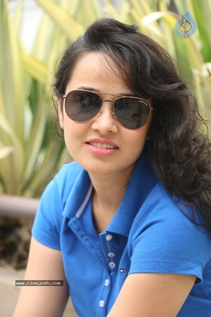 Nisha Kothari New Gallery - 19 / 115 photos