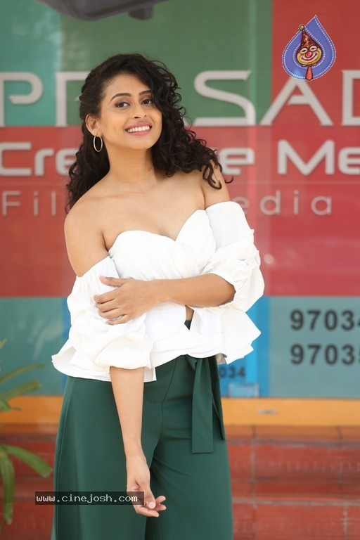 Nithya Naresh New Photos - 6 / 21 photos