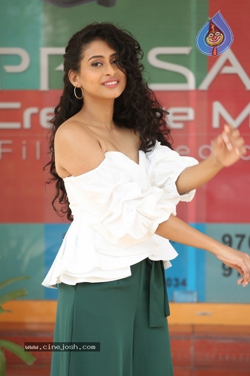 Nithya Naresh New Photos - 13 / 21 photos