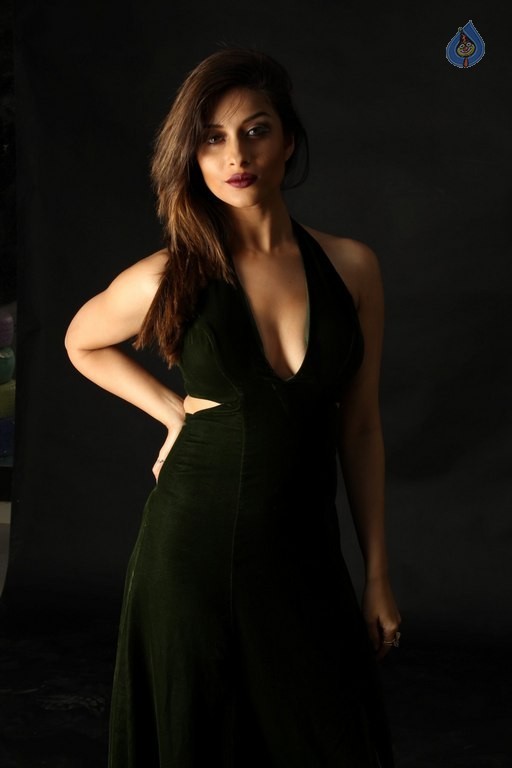 Nyra Banerjee Photoshoot - 5 / 32 photos