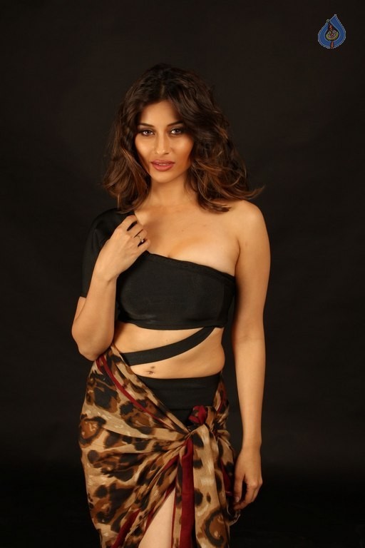 Nyra Banerjee Photoshoot - 17 / 32 photos