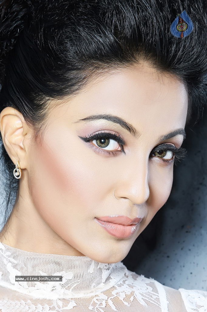 Parvathy Nair New Portfolio - 4 / 19 photos