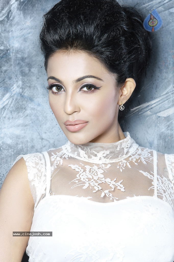 Parvathy Nair New Portfolio - 14 / 19 photos