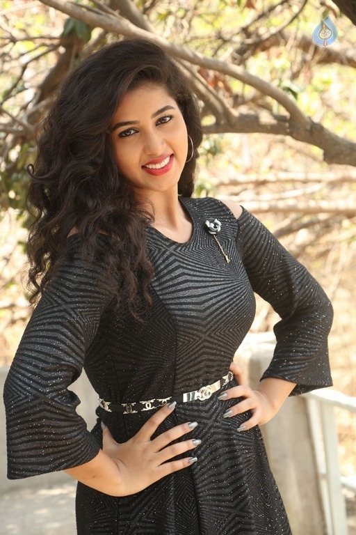 Pavani Latest Gallery - 20 / 32 photos