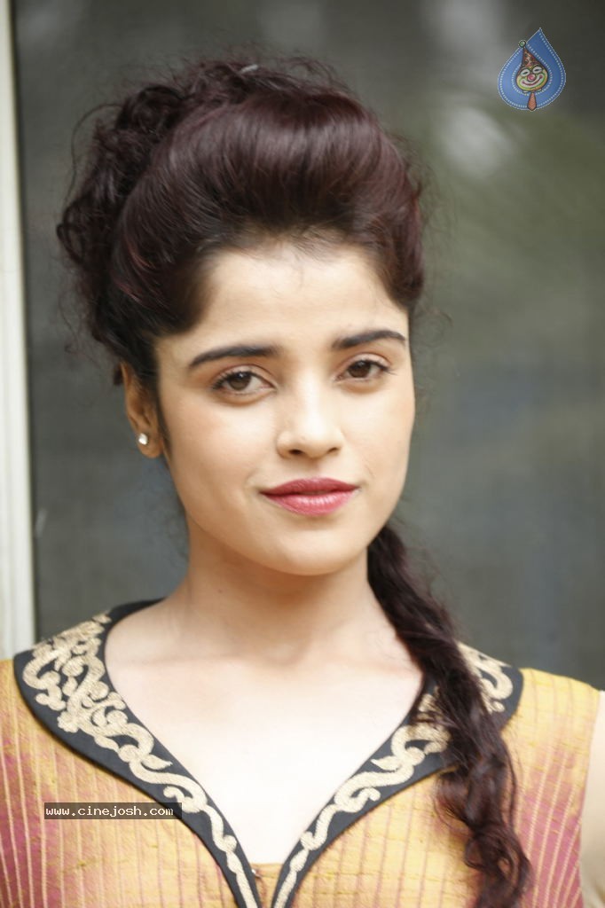 Piaa Bajpai New Stills - 2 / 63 photos