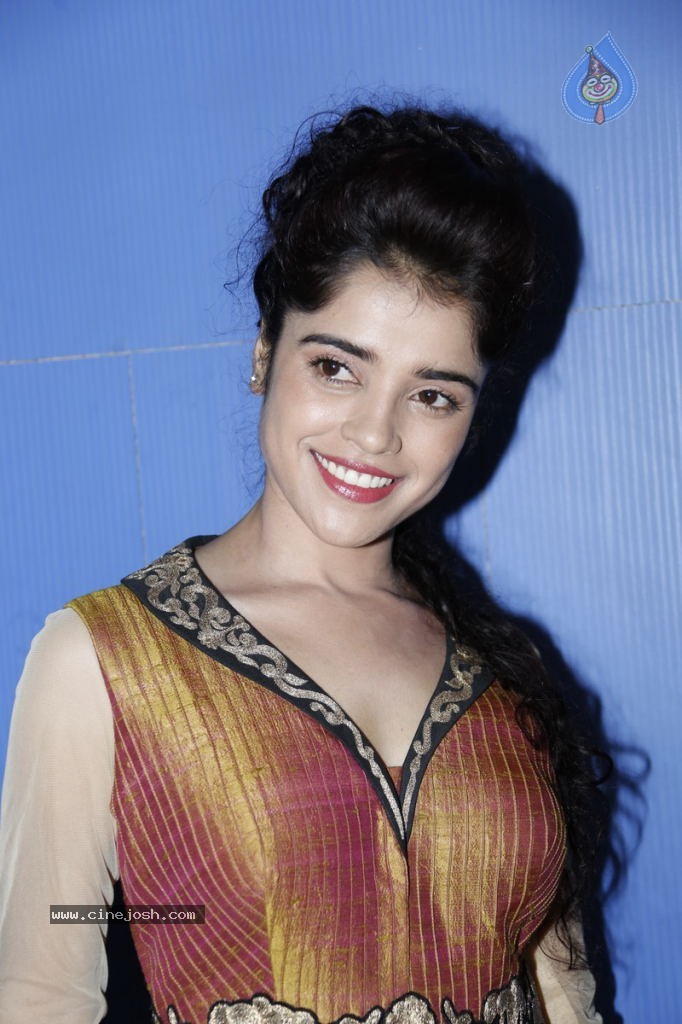 Piaa Bajpai New Stills - 8 / 63 photos