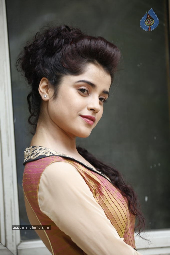 Piaa Bajpai New Stills - 15 / 63 photos