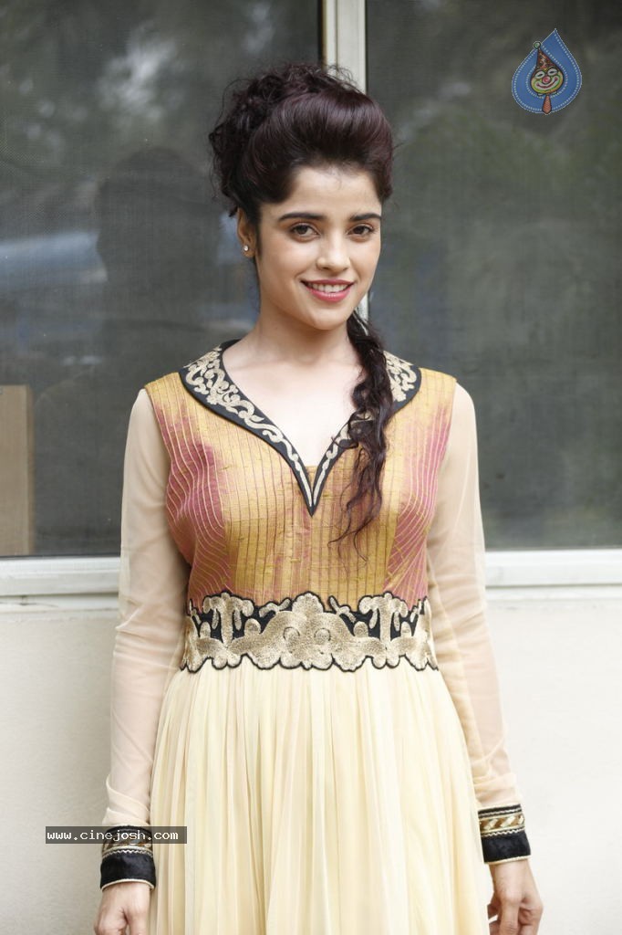 Piaa Bajpai New Stills - 18 / 63 photos