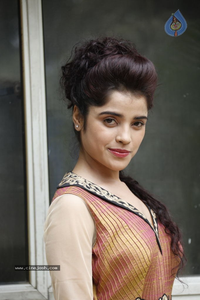 Piaa Bajpai New Stills - 20 / 63 photos