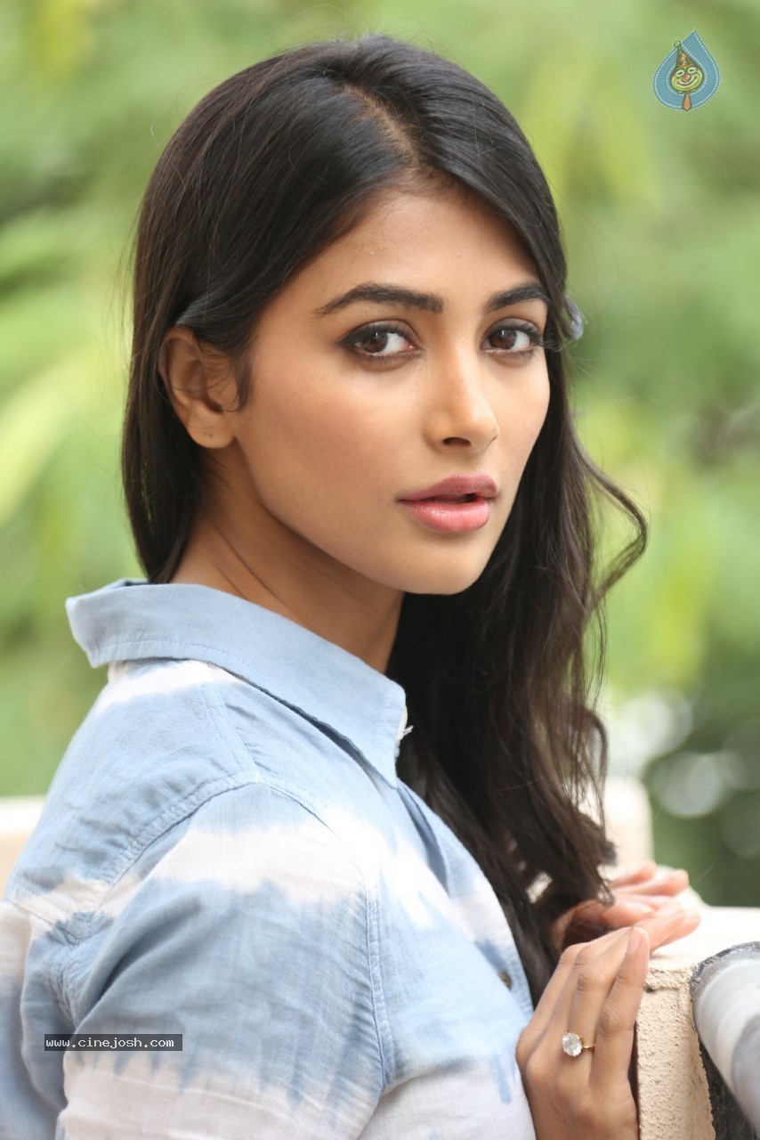 Pooja Hegde Gallery - 3 / 87 photos