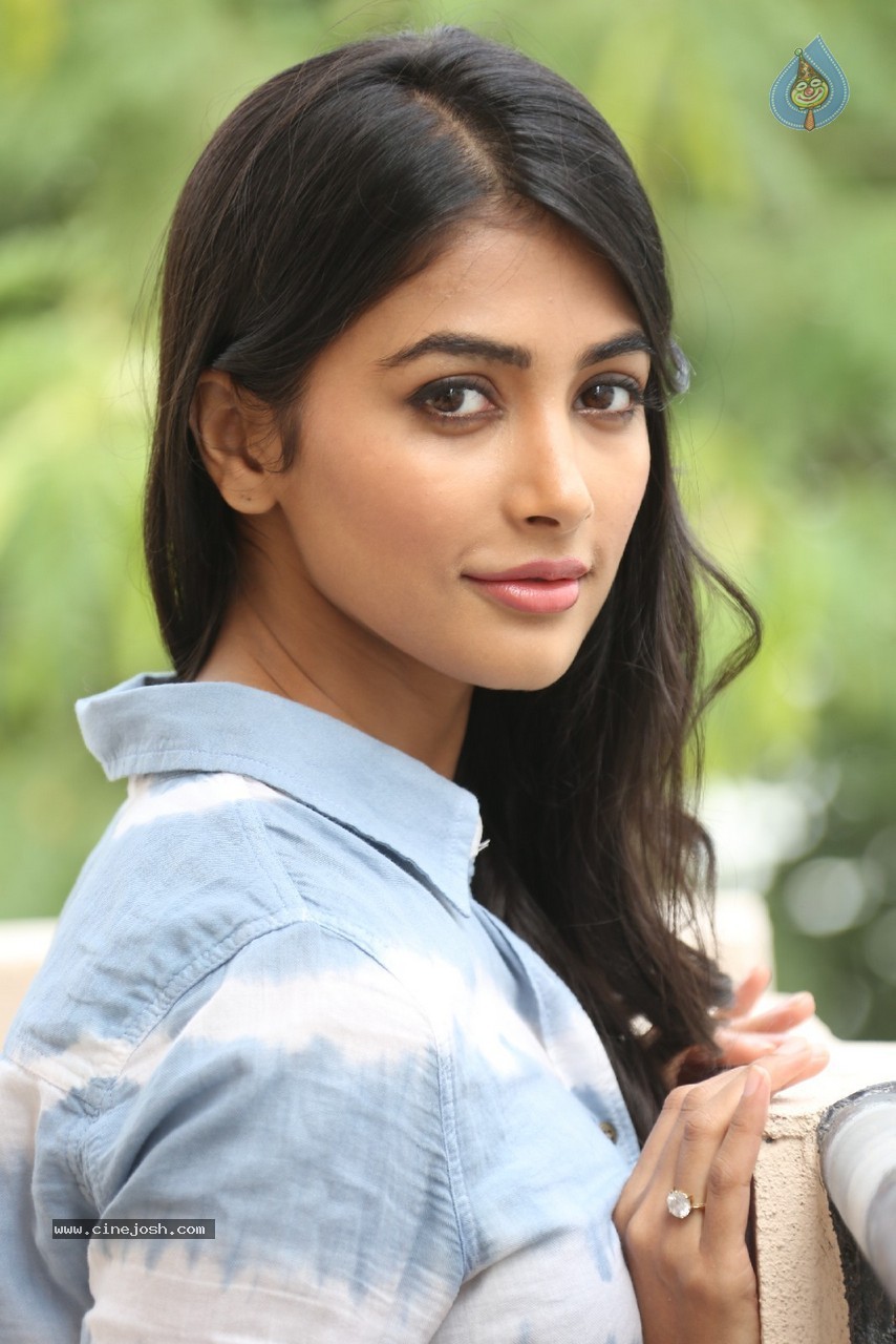 Pooja Hegde Gallery - 13 / 87 photos